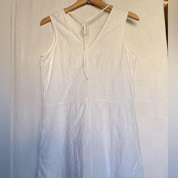 Everlane The Linen Eyelet Maxi Dress - Picture 4 of 9